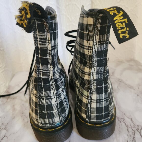 Dr Martens The Original Made in England Plaid Black White Ankle Boots Men 7 - Picture 9 of 10